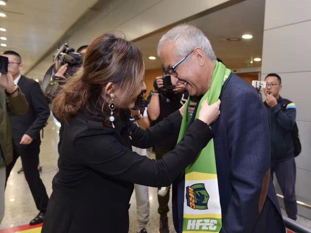 不过是今日捉了一条蛇回来打牙祭，就要被他们惦记，那明日，后日，咱揭不开锅了，他们两口子可会送碗粮食给咱？不会。